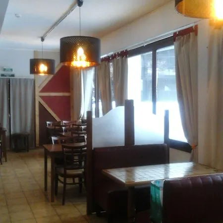 Les Marmottes 2 Etoiles Nn Hotel Montferrier