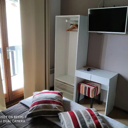 Les Marmottes 2 Etoiles Nn Hotel Montferrier