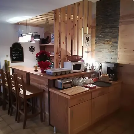 Les Marmottes 2 Etoiles Nn Hotel Montferrier