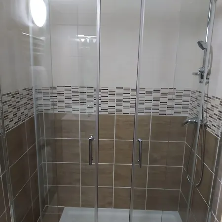 Hotel Les Marmottes 2 Etoiles Nn Montferrier